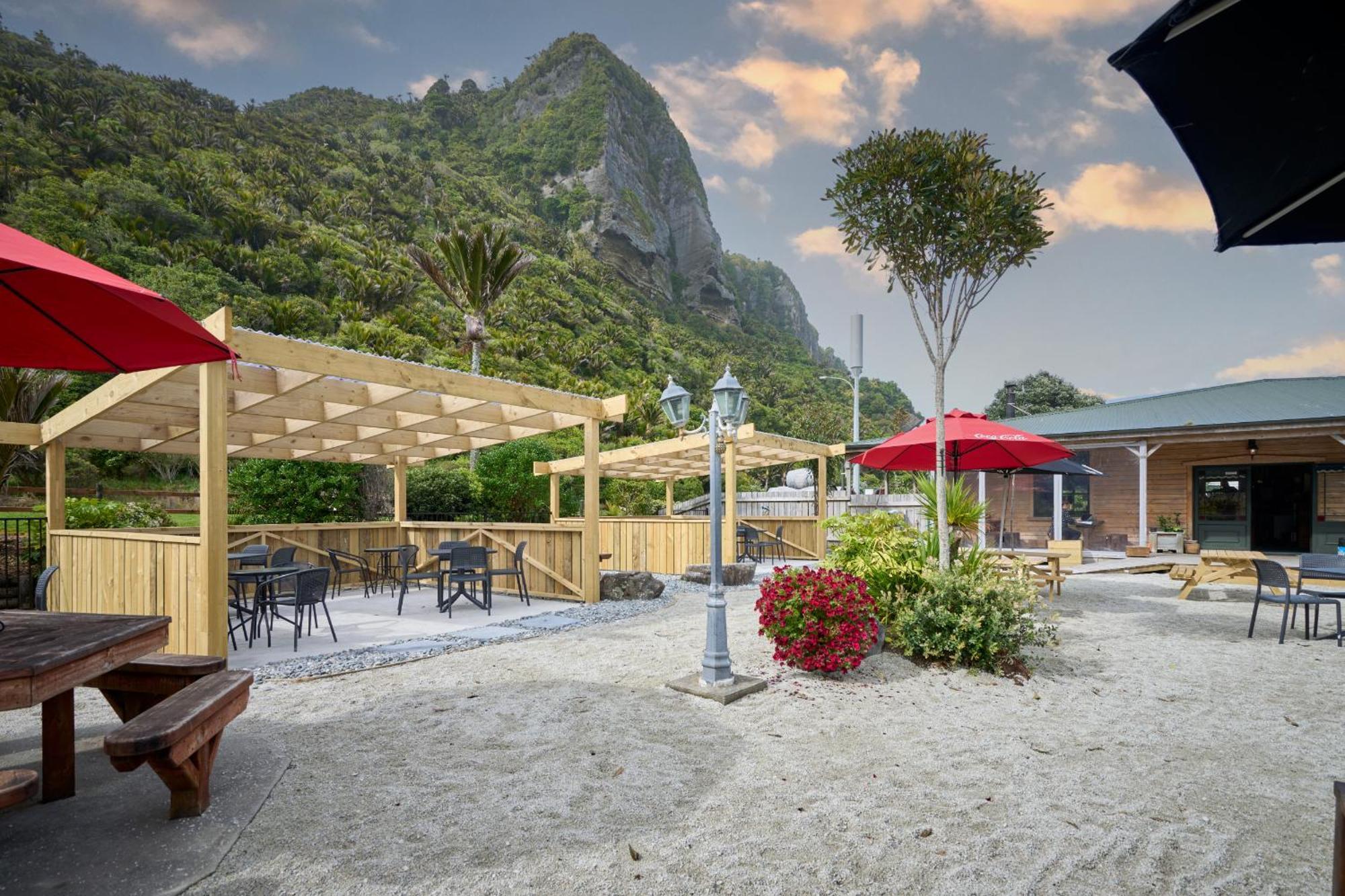 Punakaiki Rocks Hotel & Garden Bar Exterior photo